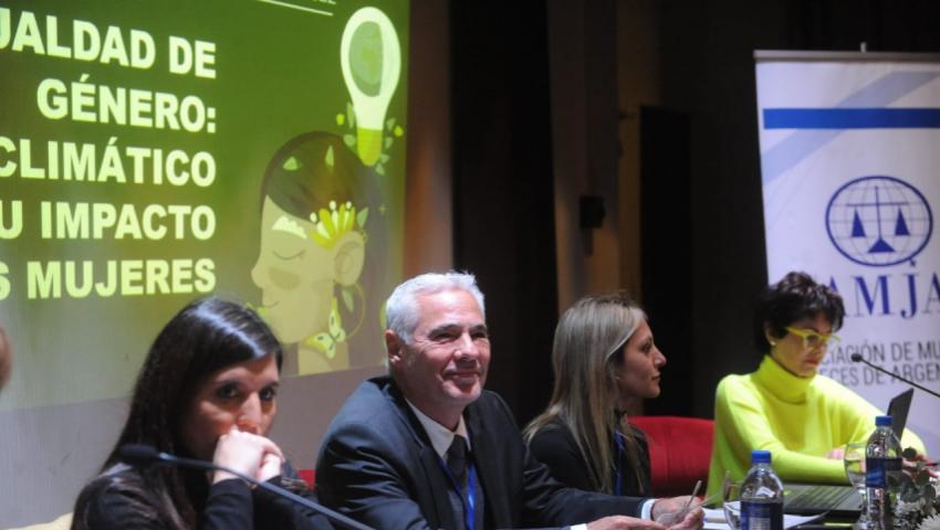 El Dr. Torres en la disertación Torres en la disertación