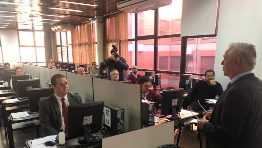 Dr Torres iniciando la jornada Dr Torres con aspirantes