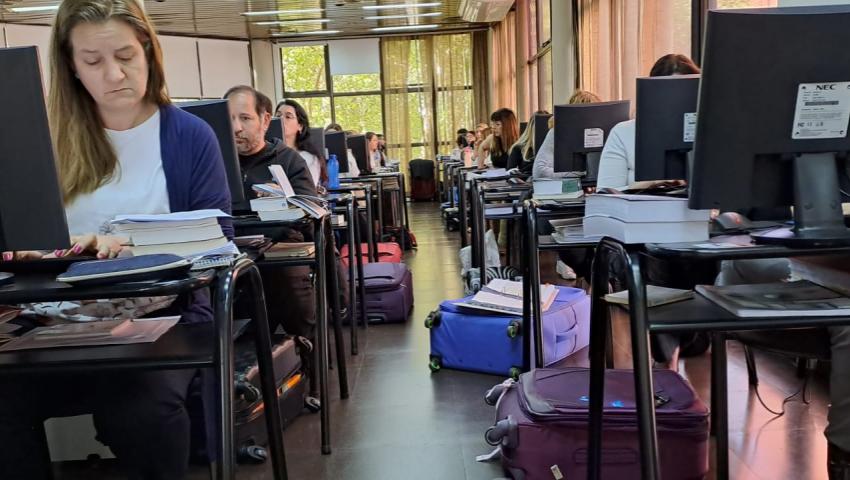 Aspirantes tomando examen Aspirantes sede Consejo