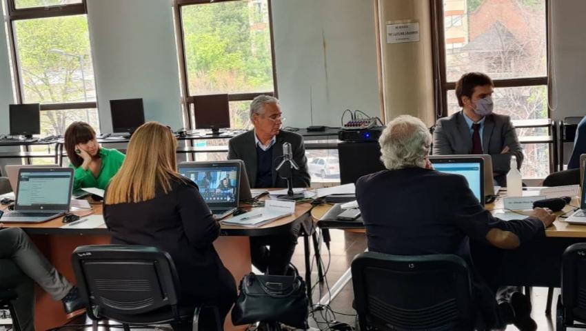 Sesión presencial del día 12 de Octubre. Presidente Sergio Torres, su Vicepresidente Mauro Benente